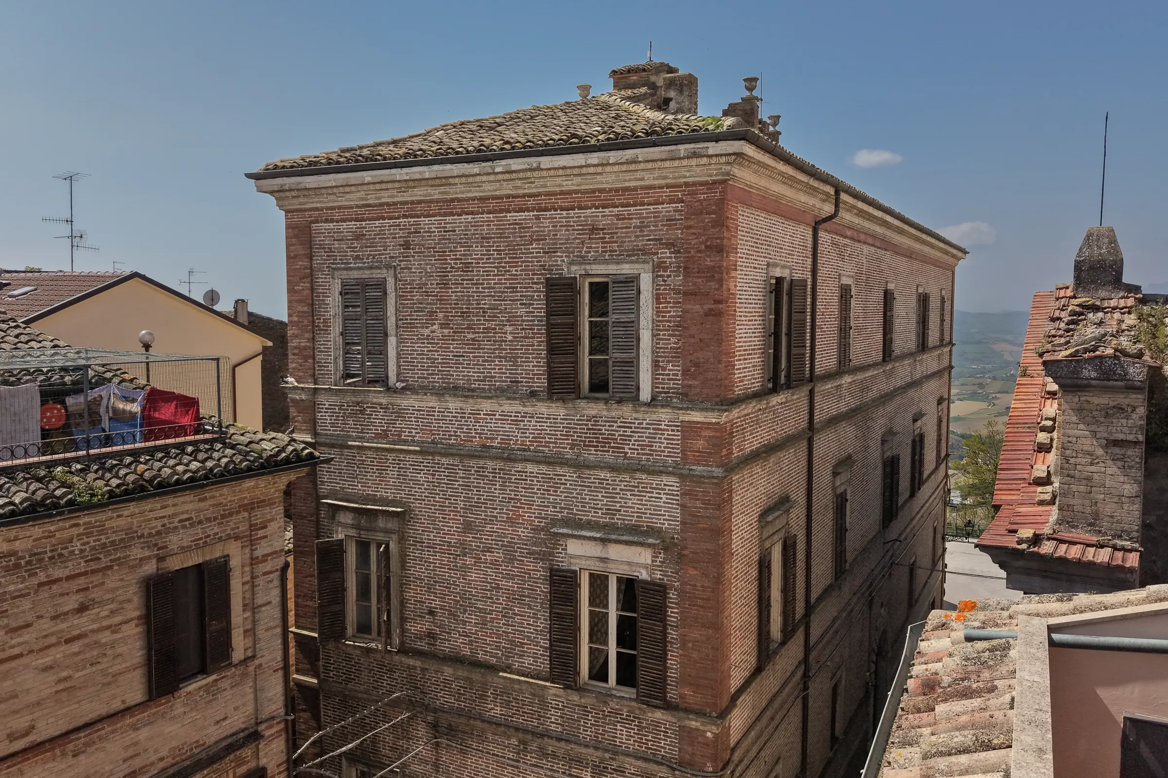 La facciata di Palazzo Bruti Liberati
