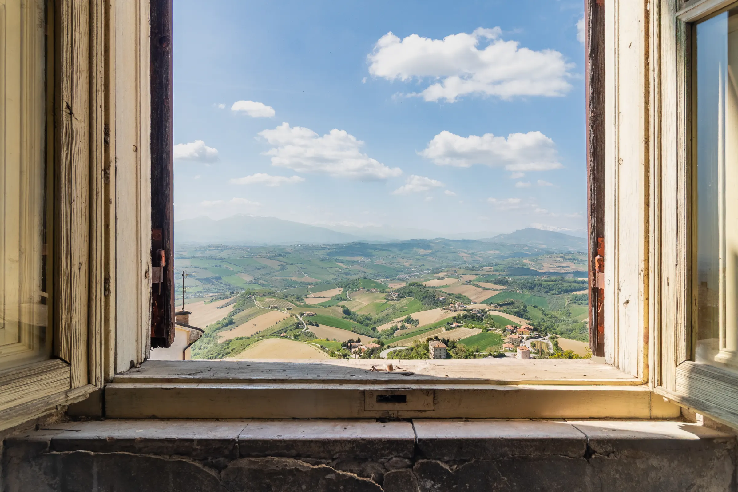 Una finestra aperta sulle colline del Piceno