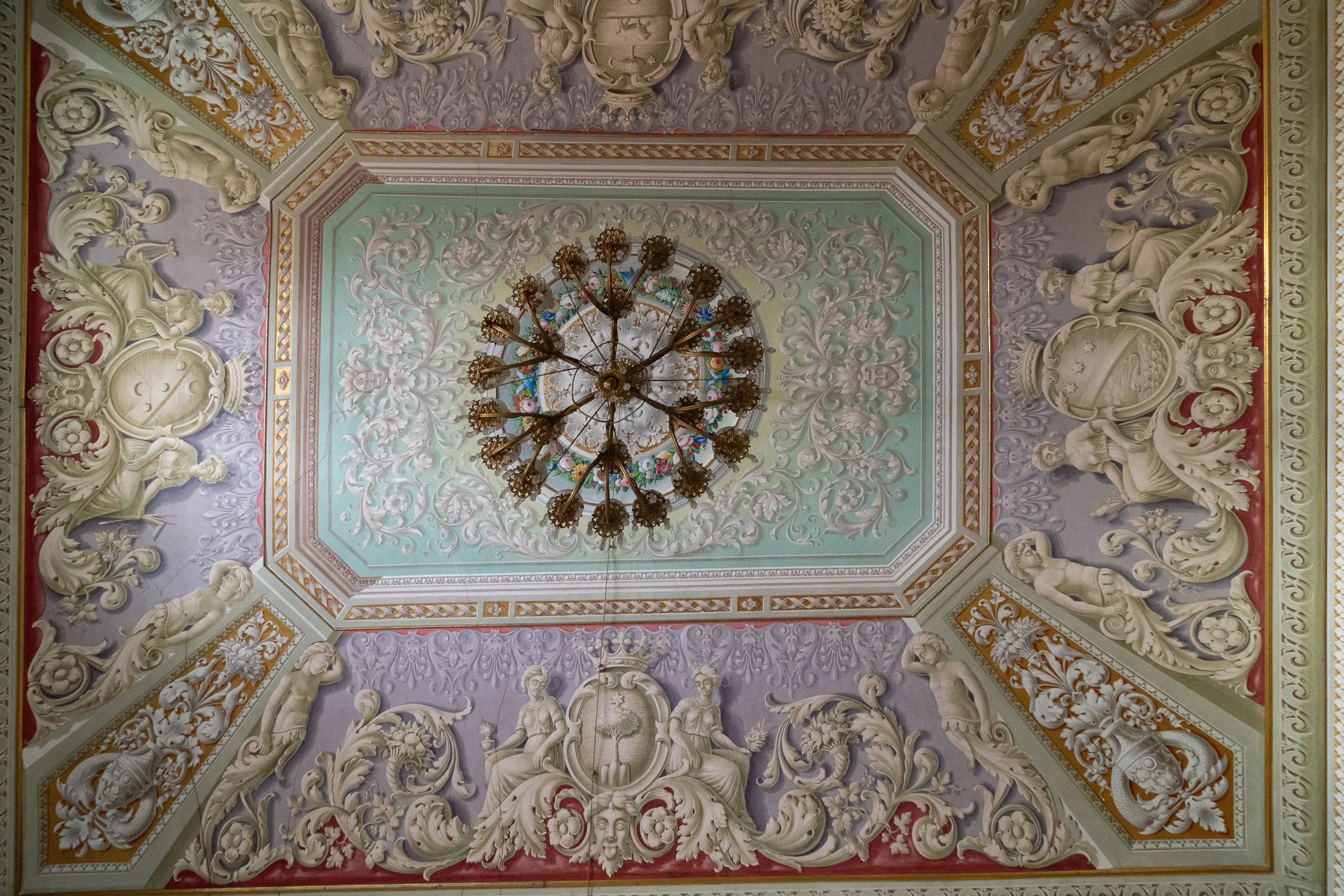 Un soffitto dipinto del Palazzo